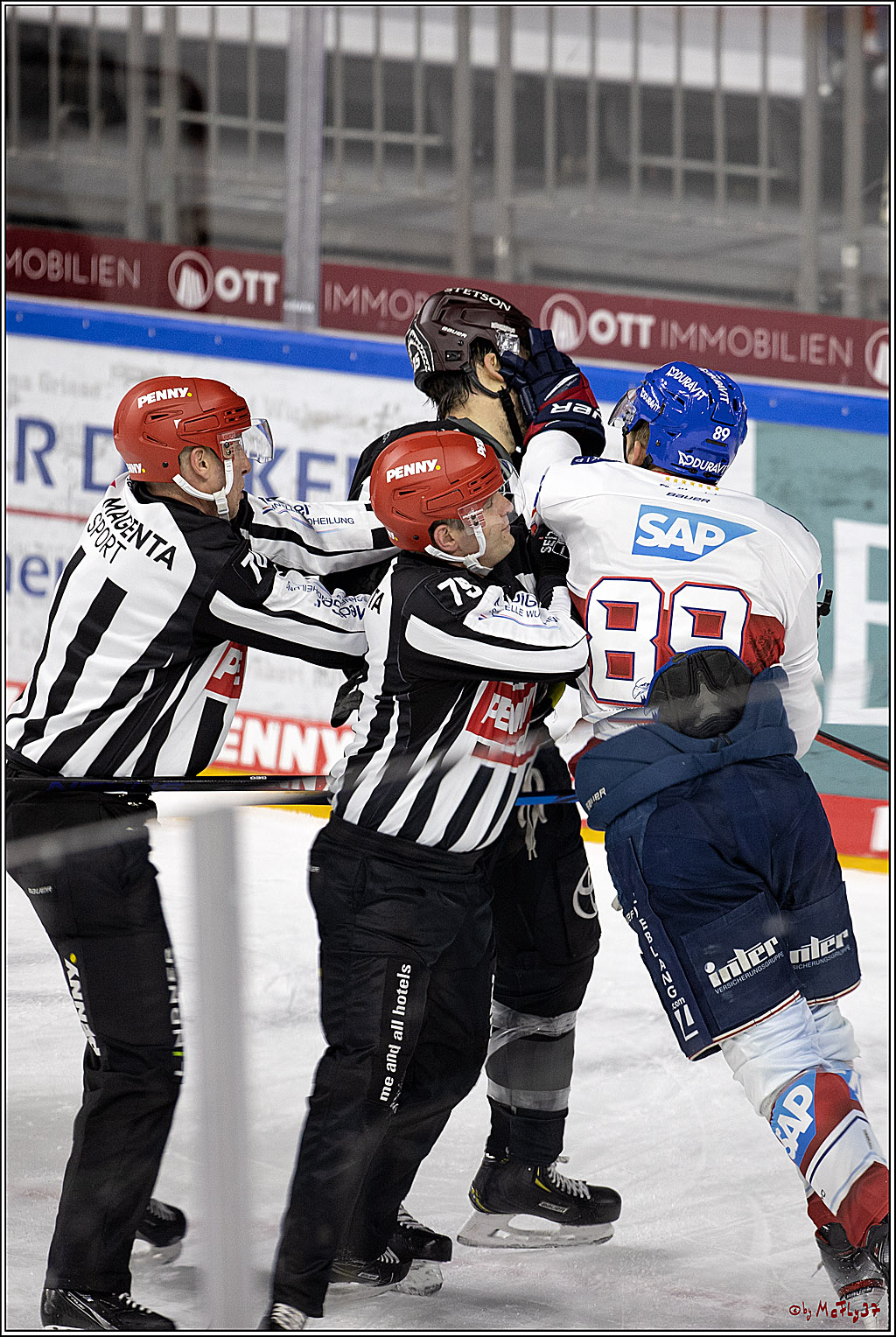 PENNY DEL;  Koelner Haie - Adler Mannheim; Koeln, 08.04.2021